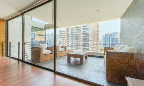 Living comedor amoblado con acceso a terraza en Saturno