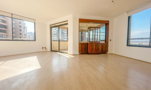 Amplio living comedor en depto. sector Hermanos Cabot